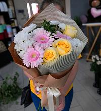 Букет цветов из:  Герберы, Розы и Хризантемы в Абдулино