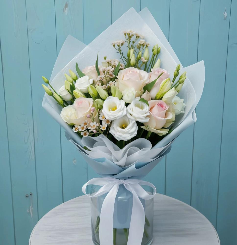 Букет цветов из: Розы и Лизиантусы в Абдулино