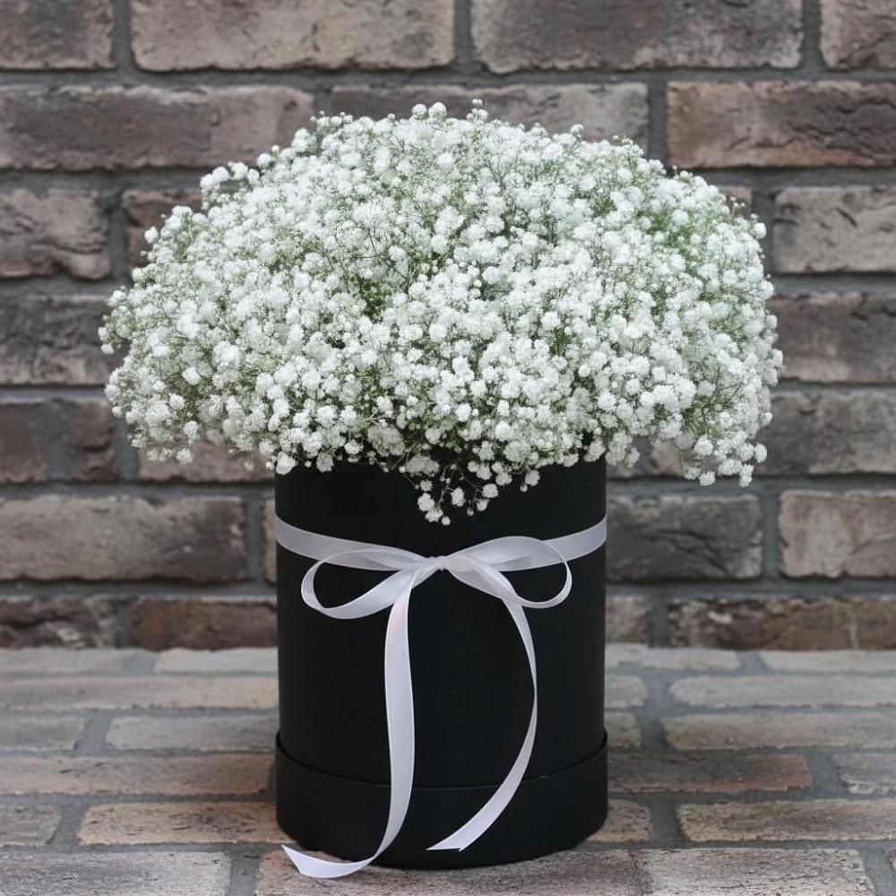 Композиция коробка гипсофил в Абдулино Цветочная композиция из Гипсофила в шляпной коробке в Абдулино