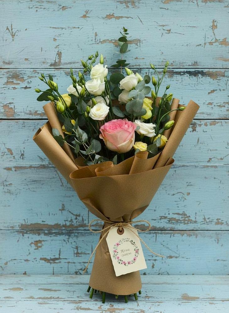 Букет цветов из: Розы и Лизиантусы в Абдулино