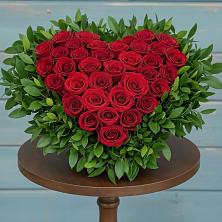 Композиция Сердце в любви в Абдулино Цветочная композиция из Розы в виде сердца в Абдулино