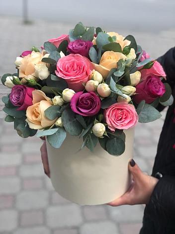 Цветочная композиция из Розы в шляпной коробке в Абдулино
