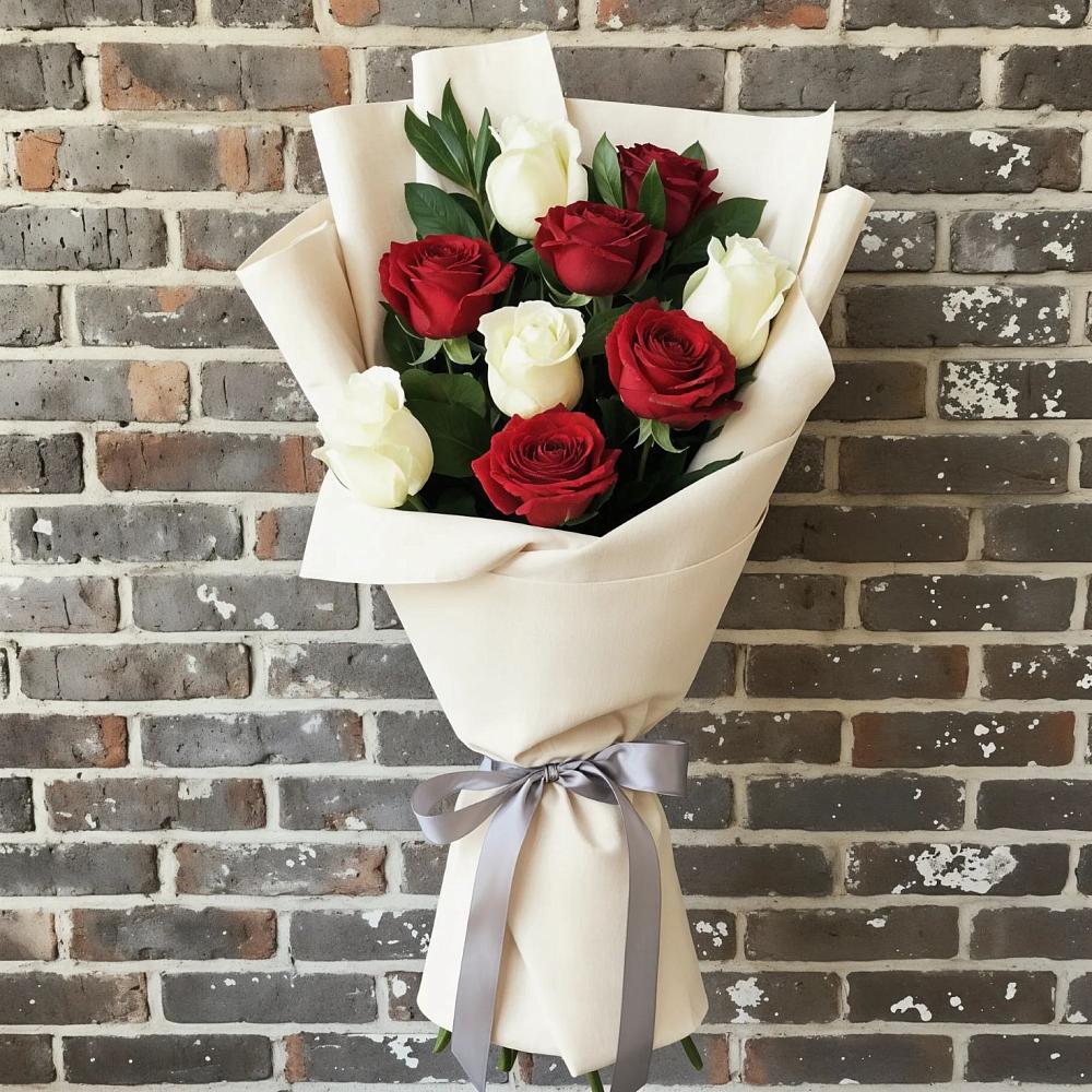 Букет красно-белые розы в Абдулино Букет цветов из: Розы в Абдулино