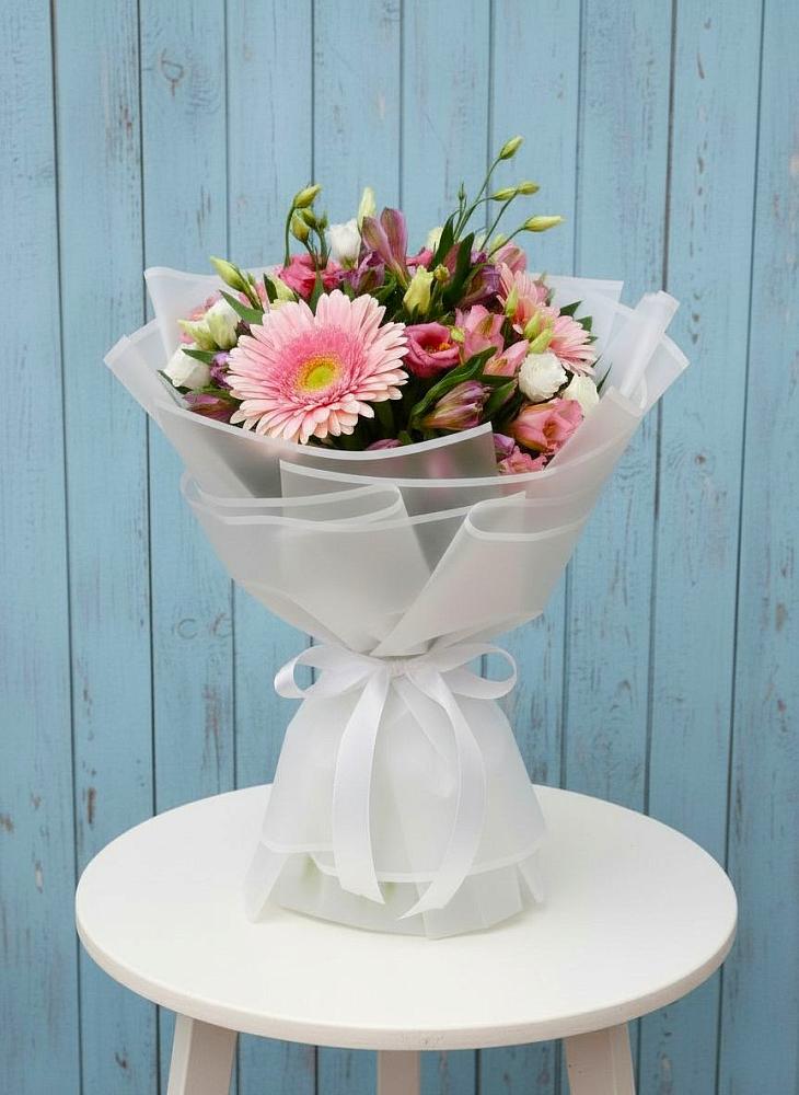 Букет цветов из: Герберы, Альстромерии и Лизиантусы в Абдулино