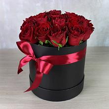 Цветочная композиция из Розы в шляпной коробке в Абдулино