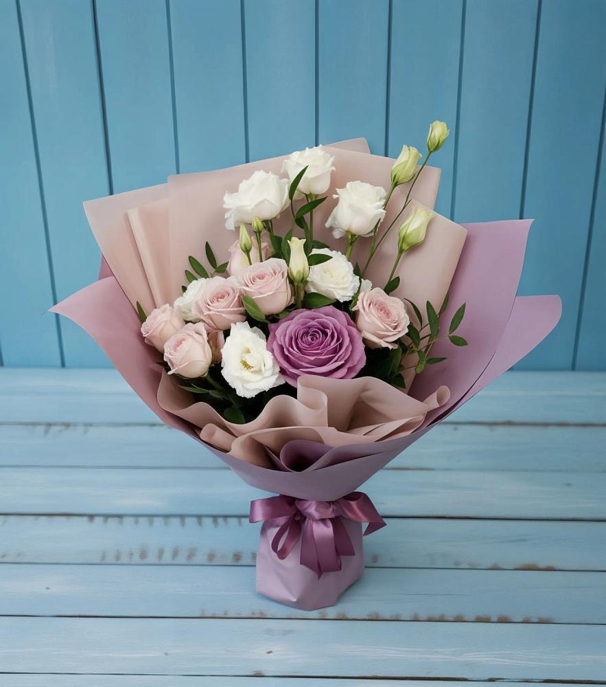 Букет цветов из: Розы и Лизиантусы в Абдулино